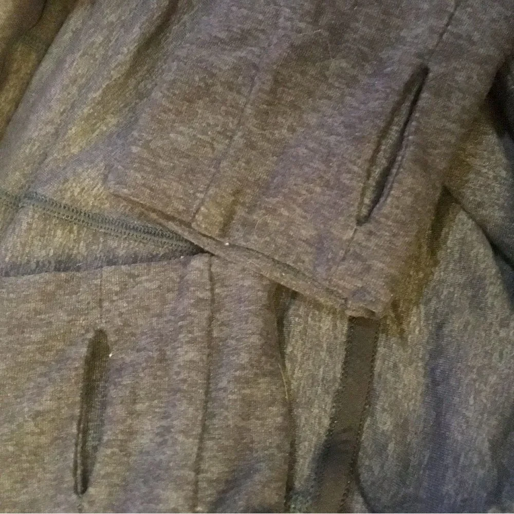 Lululemon size 8 women’s Grey hood long sleeve pullover thumb holes smocked
